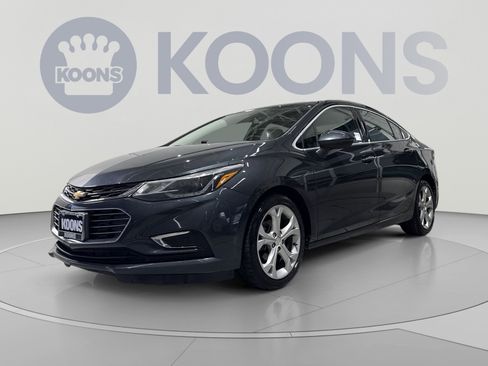 Used 2018 Chevrolet Cruze Premier FWD image 1