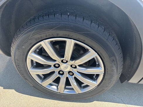 Used 2019 Cadillac XT4 Premium Luxury AWD/4WD image 23