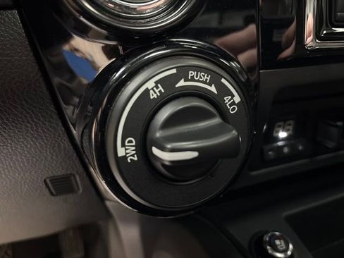 Used 2021 Nissan Titan Platinum Reserve w/ Moonroof Package image 35