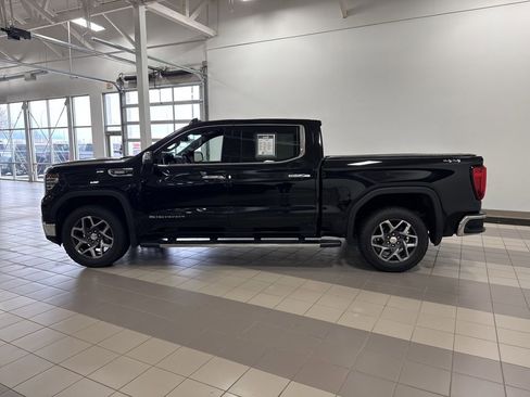 Used 2022 GMC Sierra 1500 SLT w/ SLT Premium Package image 2