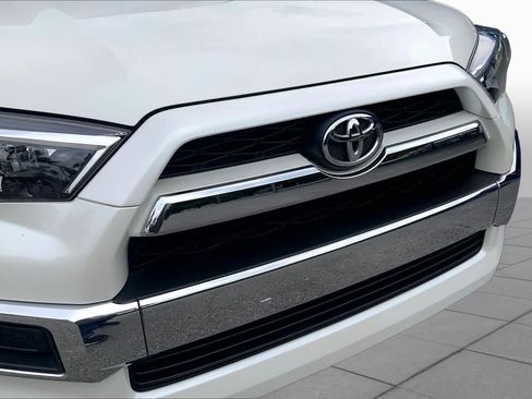 Used 2018 Toyota 4Runner Limited AWD/4WD image 30