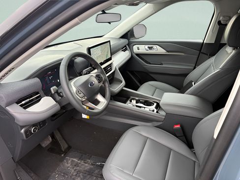 New 2026 Ford Explorer Active w/ Active Comfort Package AWD/4WD image 3