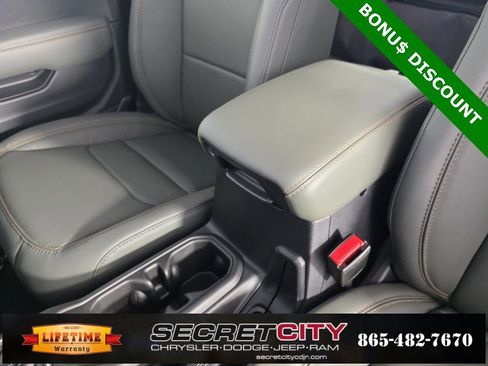 New 2025 Jeep Gladiator Mojave image 24