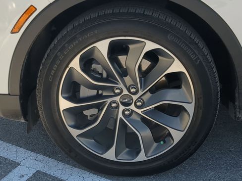 Used 2022 Lincoln Nautilus Reserve image 9