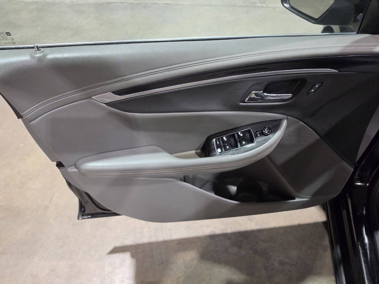 Used 2019 Chevrolet Impala LT FWD image 24