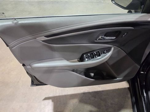 Used 2019 Chevrolet Impala LT FWD image 24