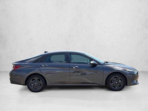 Used 2021 Hyundai Elantra SEL w/ Convenience Package FWD image 4