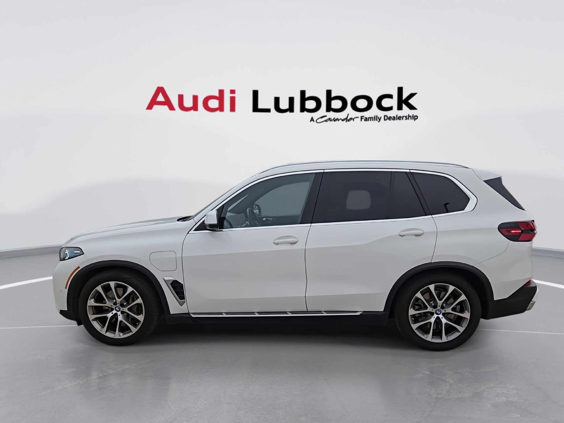 Used 2025 BMW X5 xDrive50e AWD/4WD image 6