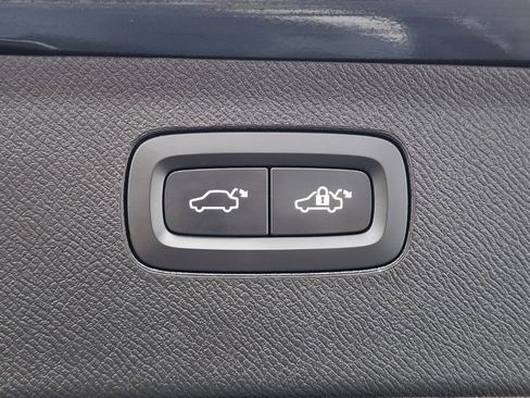 Used 2021 Volvo XC90 T5 Momentum image 32