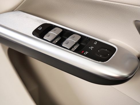 Certified 2026 Mercedes-Benz GLC 300 4MATIC image 32