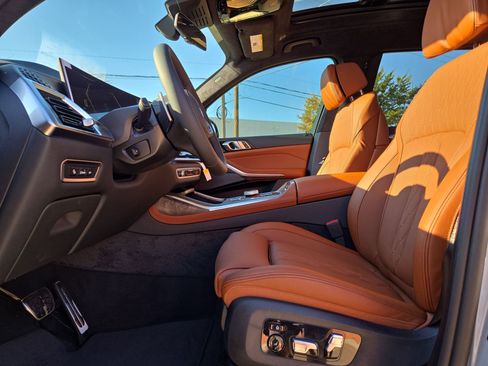 Used 2026 BMW X7 xDrive40i w/ Executive Package image 16