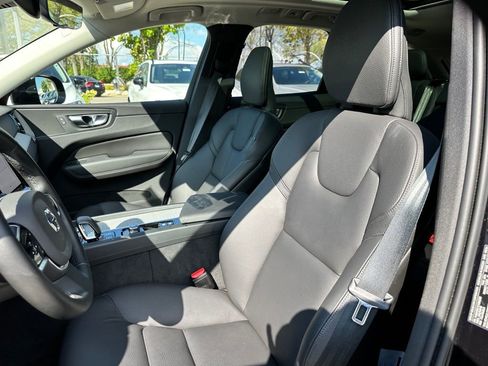 Used 2025 Volvo XC60 B5 Plus image 16