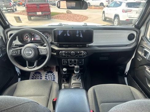 Certified 2025 Jeep Gladiator Sport AWD/4WD image 11