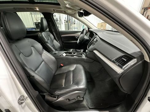 Used 2022 Volvo XC90 T5 Momentum AWD/4WD image 29