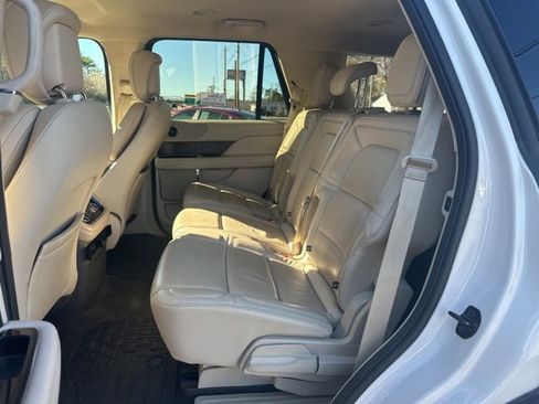 Used 2018 Lincoln Navigator Select w/ Technology Package image 9