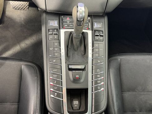 Used 2018 Porsche Macan GTS image 18