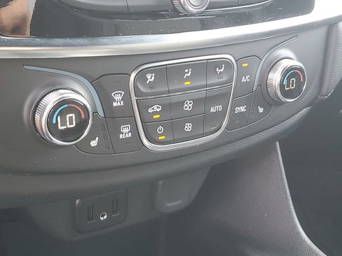 Certified 2023 Chevrolet Traverse LT FWD image 18
