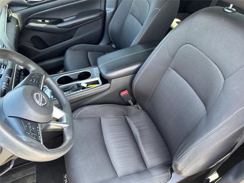 Used 2023 Nissan Altima 2.5 SV FWD image 12
