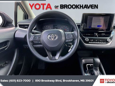 Used 2024 Toyota Corolla LE image 5
