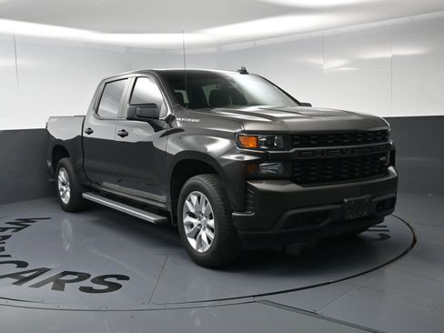 Used 2022 Chevrolet Silverado 1500 Custom w/ Safety Confidence Package AWD/4WD image 3