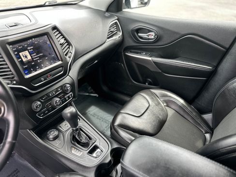 Used 2019 Jeep Cherokee Latitude Plus w/ Comfort/Convenience Group AWD/4WD image 33