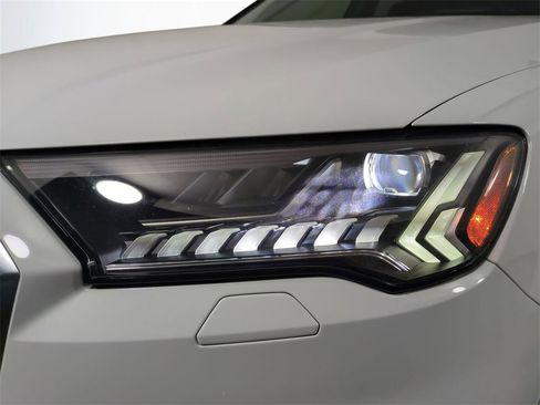 Used 2023 Audi Q7 3.0T Prestige image 10