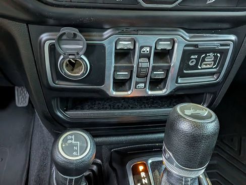 Used 2020 Jeep Wrangler Unlimited Sahara AWD/4WD image 21