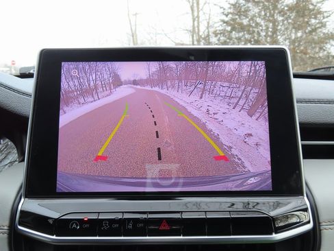 Certified 2022 Jeep Compass Limited image 5