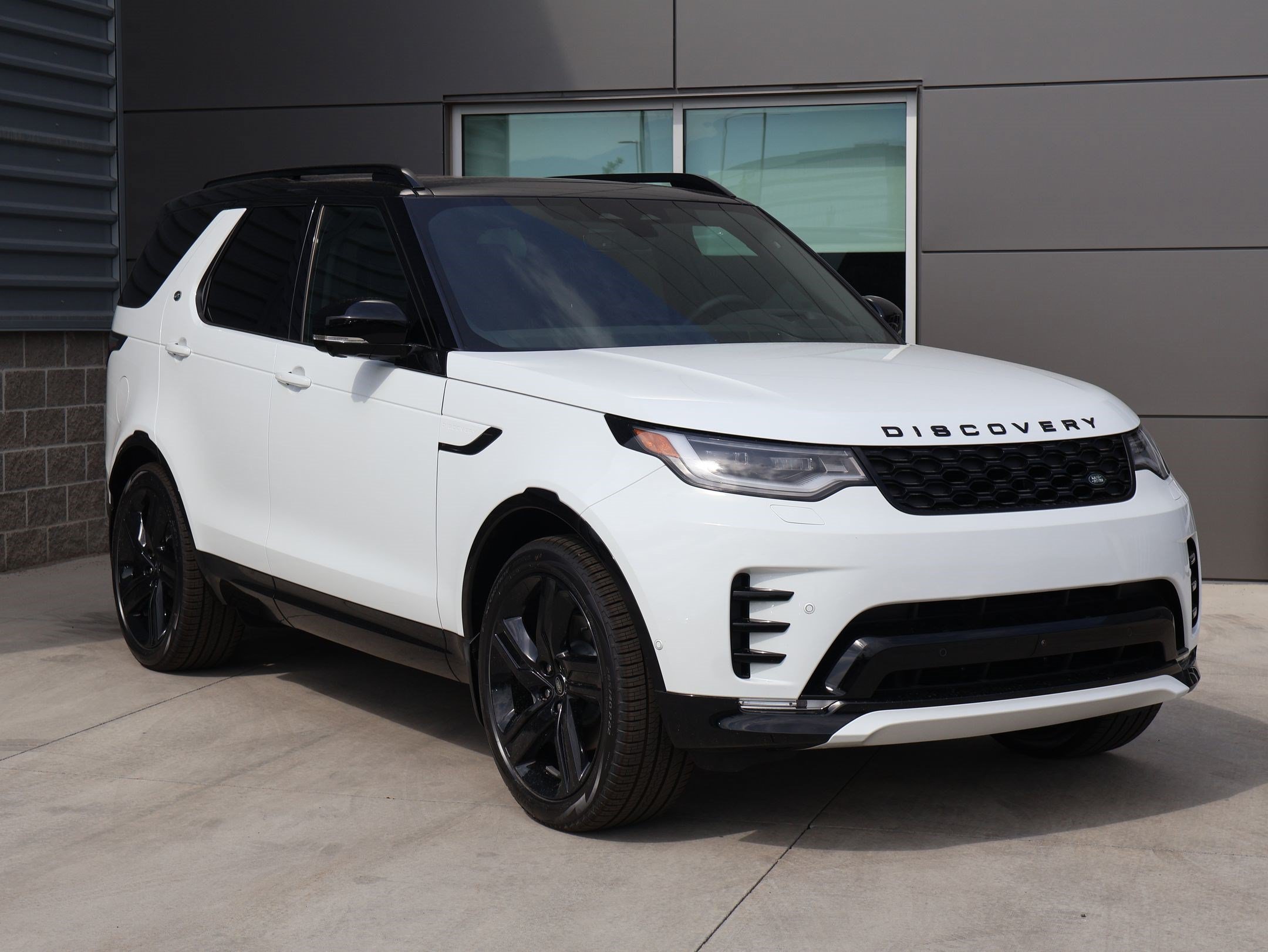 New 2026 Land Rover Discovery Dynamic SE AWD/4WD image 3