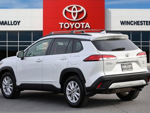 Used 2022 Toyota Corolla Cross LE image 2