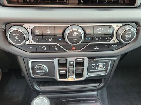 Used 2024 Jeep Gladiator Sport AWD/4WD image 22