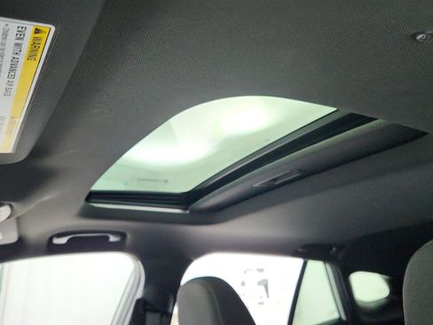 Used 2024 Chevrolet Trax RS w/ Sunroof Package image 27