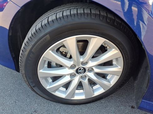 Used 2018 Toyota Camry LE image 9