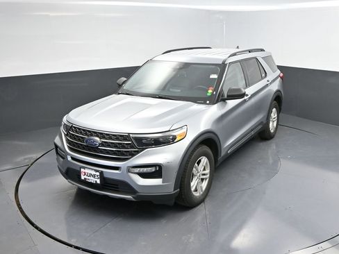 Used 2023 Ford Explorer XLT w/ Equipment Group 202A image 22