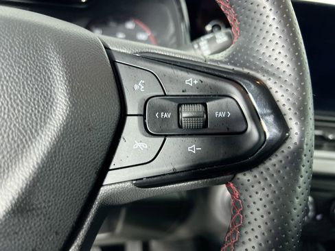 Used 2024 Chevrolet Trax RS w/ Sunroof Package image 17