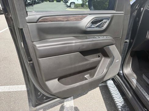 Used 2021 Chevrolet Tahoe Z71 w/ Z71 Signature Package AWD/4WD image 18