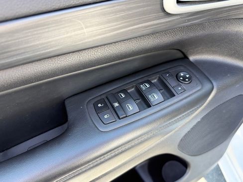 Used 2021 Jeep Grand Cherokee Laredo X AWD/4WD image 24