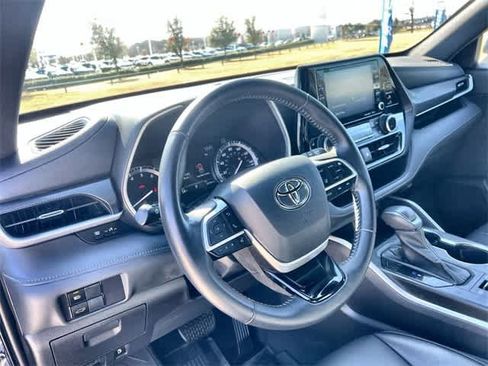 Used 2022 Toyota Highlander XSE image 15