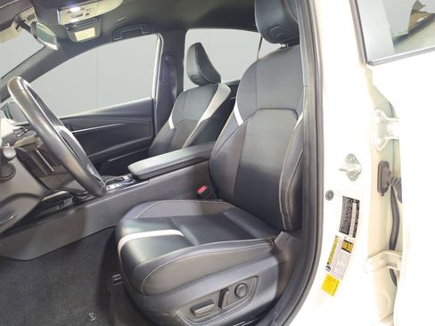 Used 2025 Toyota Camry SE image 12