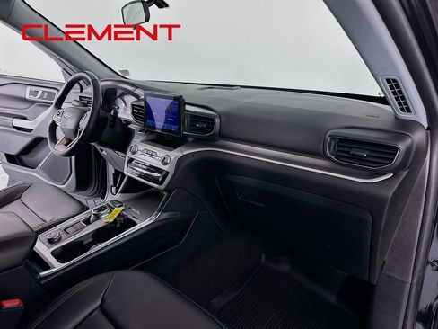 Certified 2022 Ford Explorer XLT w/ Equipment Group 202A image 35