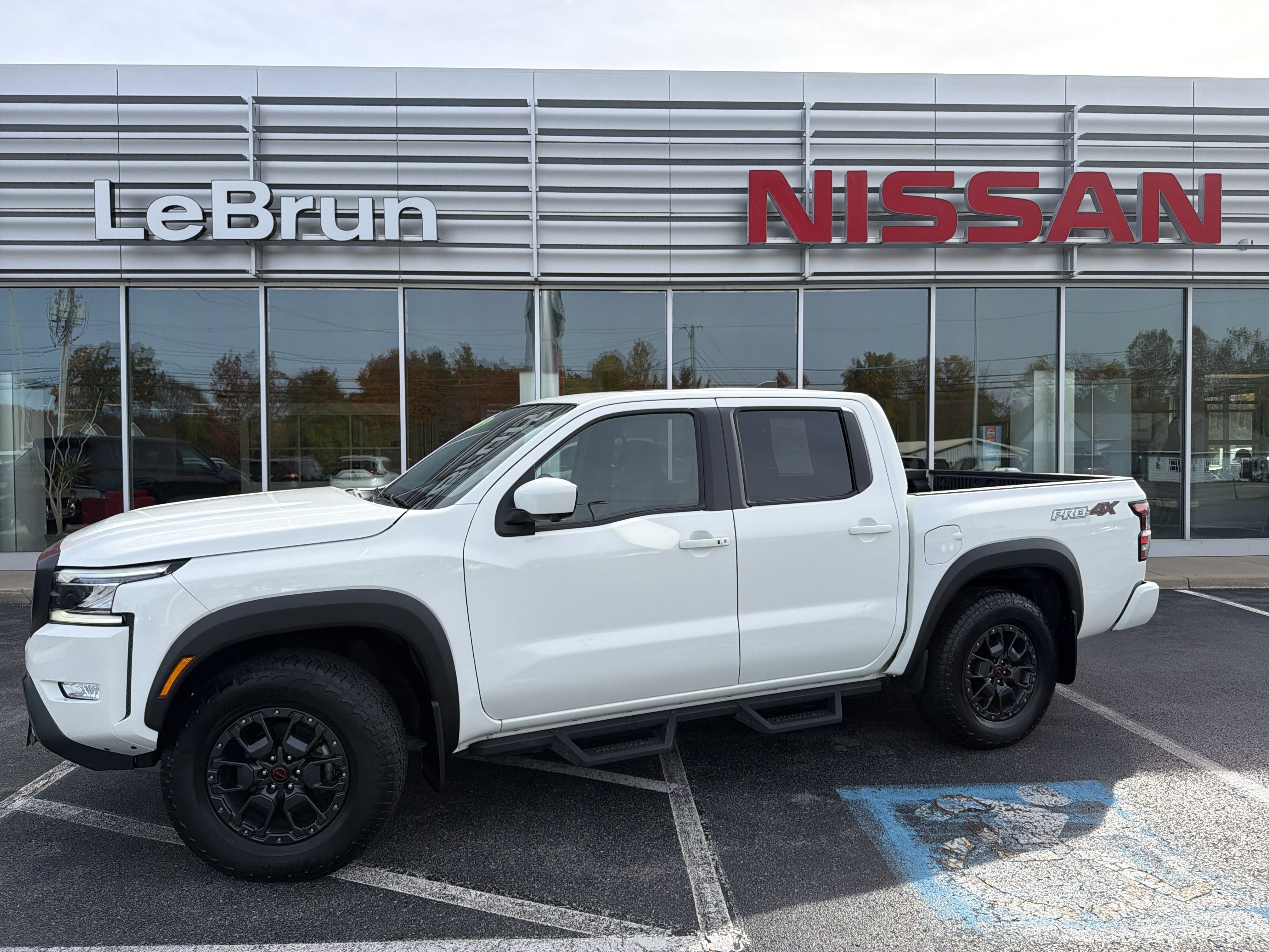 Used 2024 Nissan Frontier PRO-4X w/ Pro Premium Package AWD/4WD image 1