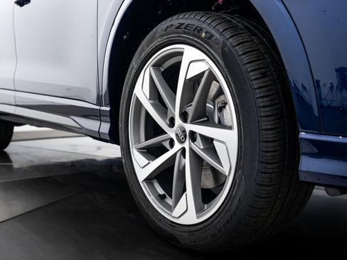 New 2025 Audi Q3 2.0T Premium image 16