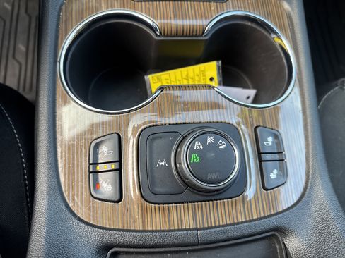 Used 2021 GMC Acadia SLE w/ Driver Convenience Package image 28