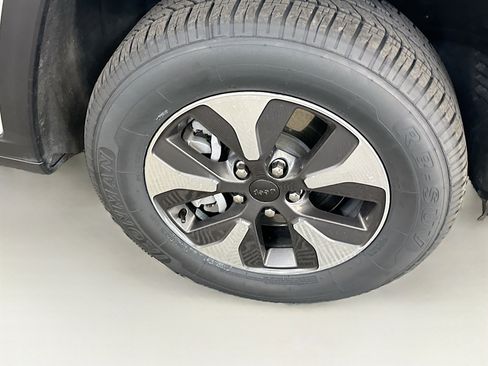 Used 2023 Jeep Grand Cherokee 4WD 4xe w/ Luxury Tech Group II image 11