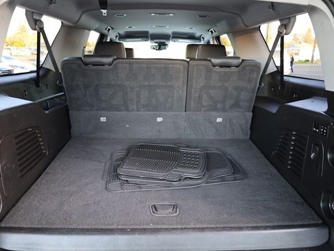 Used 2018 Chevrolet Suburban Premier image 17