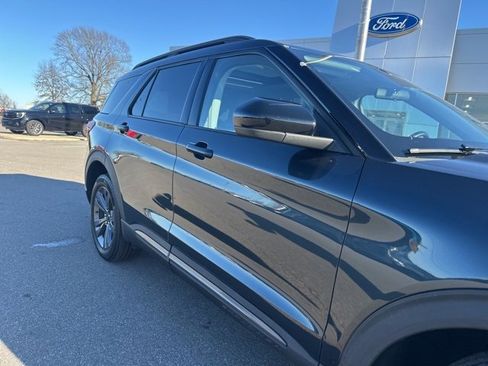 Used 2022 Ford Explorer XLT w/ Equipment Group 202A image 7