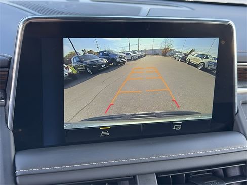 Used 2023 Chevrolet Suburban Premier image 14