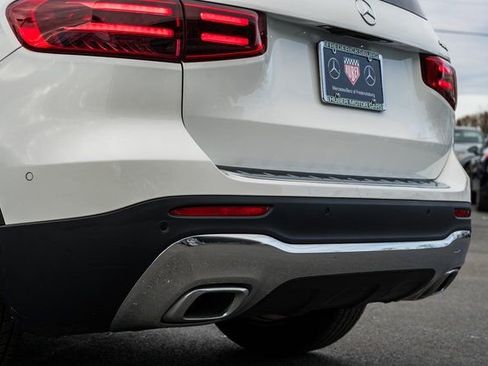 Certified 2024 Mercedes-Benz GLB 250 4MATIC w/ Winter Heating Package image 7