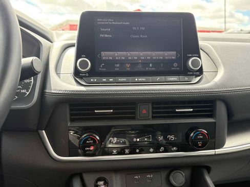 Used 2025 Nissan Rogue SV AWD/4WD image 18