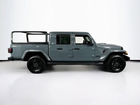 Used 2025 Jeep Gladiator Sport AWD/4WD image 4
